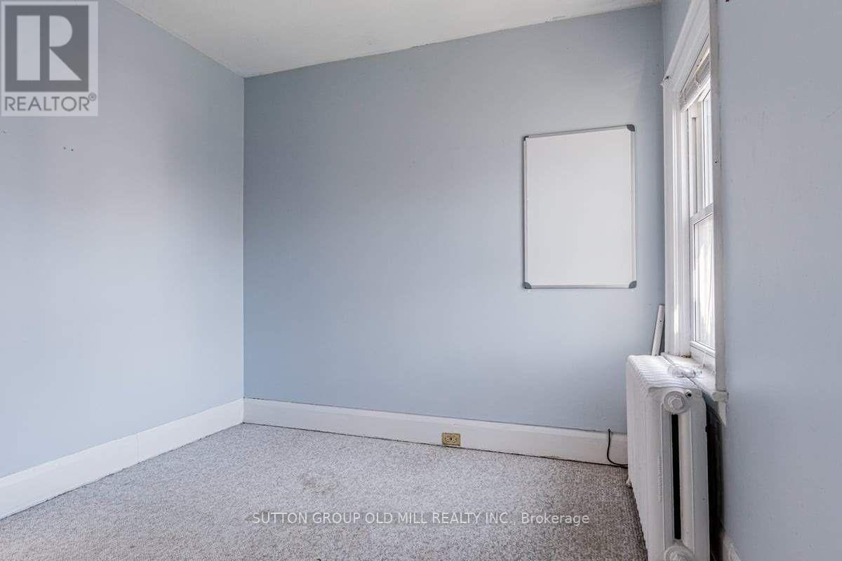 Main - 9 Graham Gardens, Toronto, Ontario  M6C 1G6 - Photo 13 - C12440540