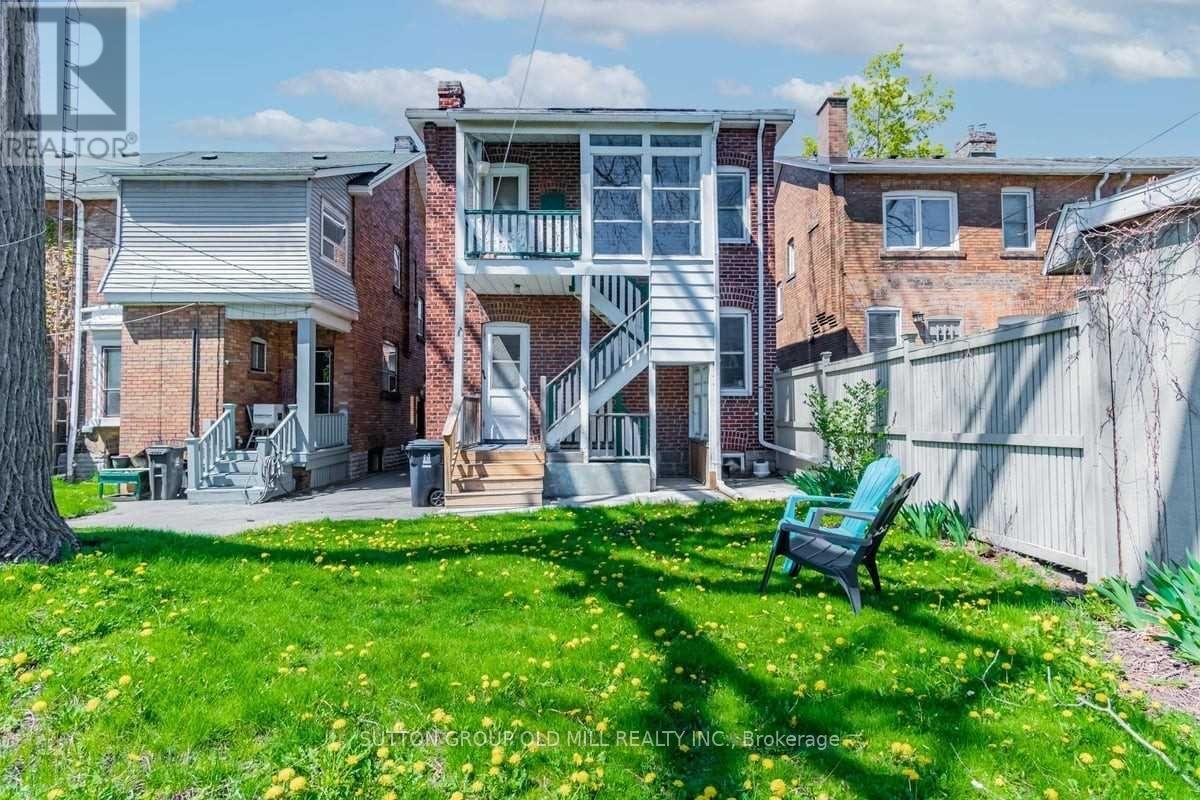 Main - 9 Graham Gardens, Toronto, Ontario  M6C 1G6 - Photo 14 - C12440540