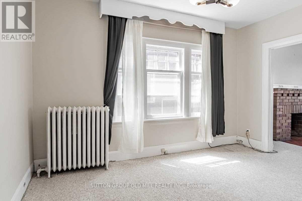 Main - 9 Graham Gardens, Toronto, Ontario  M6C 1G6 - Photo 6 - C12440540