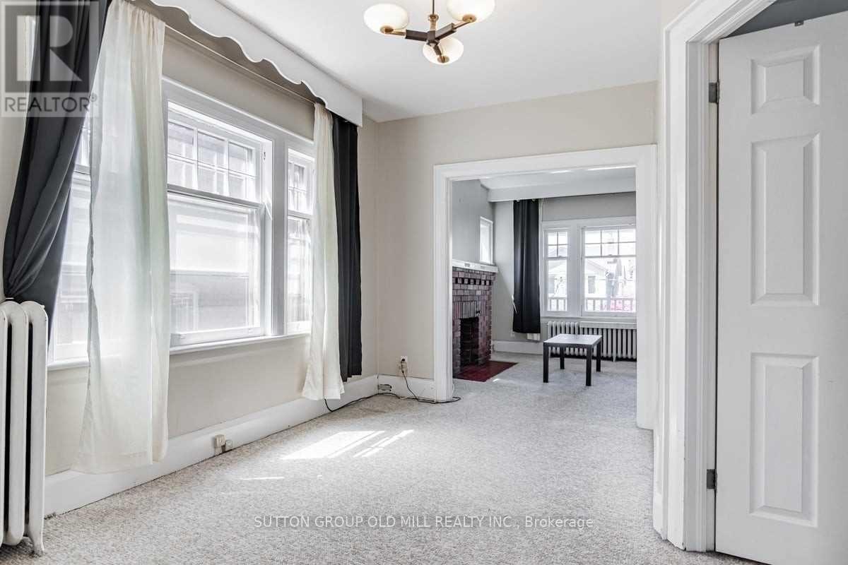 Main - 9 Graham Gardens, Toronto, Ontario  M6C 1G6 - Photo 7 - C12440540