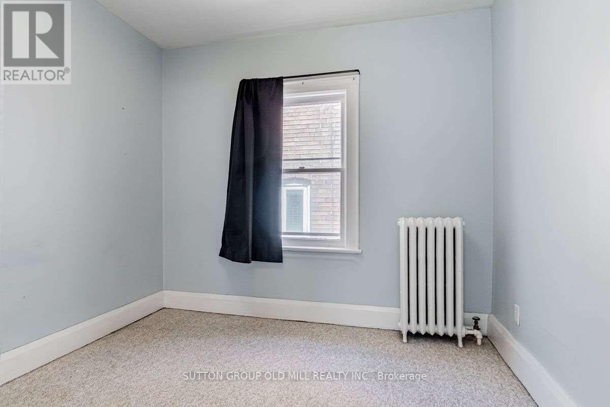 Main - 9 Graham Gardens, Toronto, Ontario  M6C 1G6 - Photo 8 - C12440540