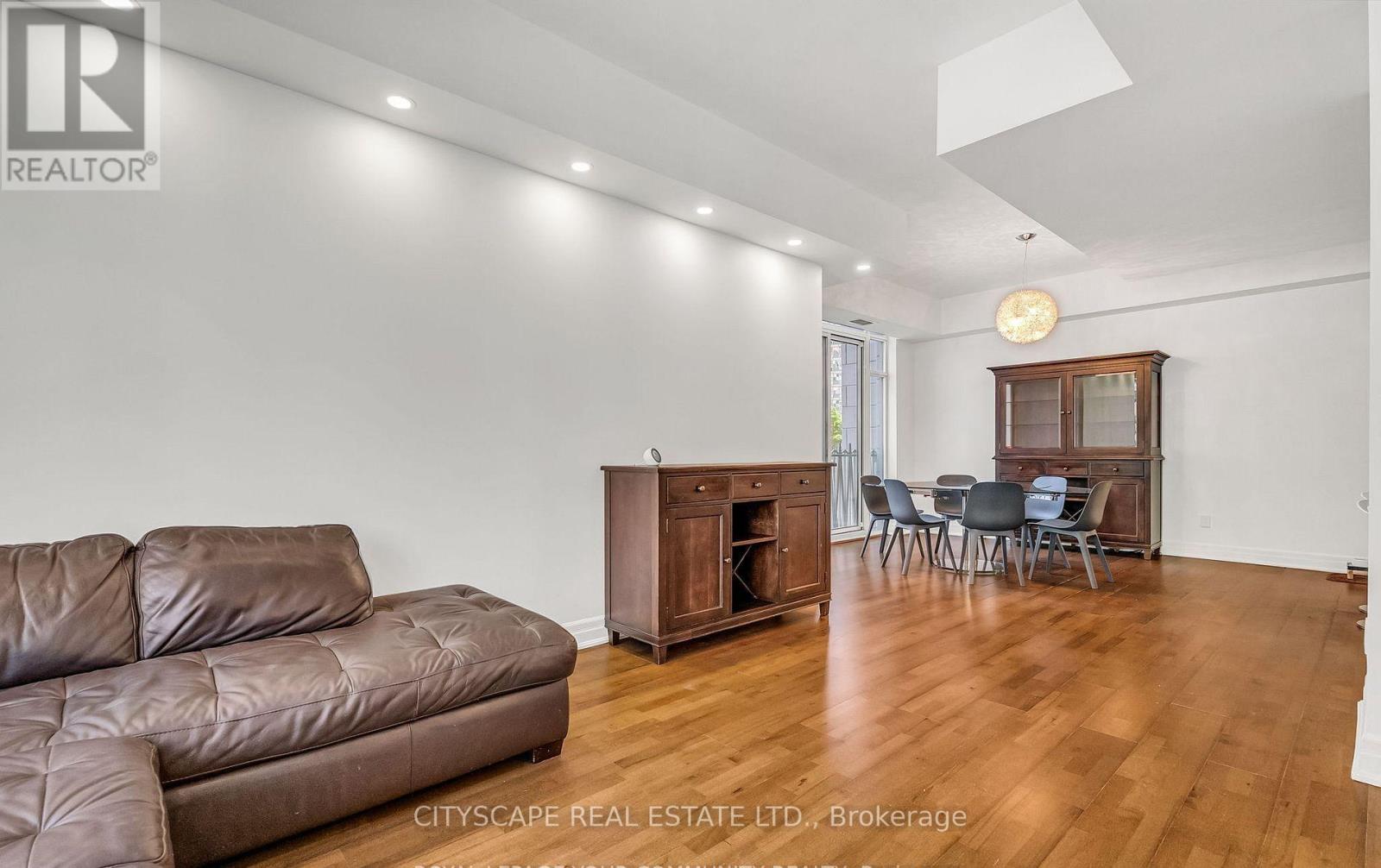 Th 7 - 81 Sloping Sky Mews, Toronto, Ontario  M5V 1P4 - Photo 10 - C12440580