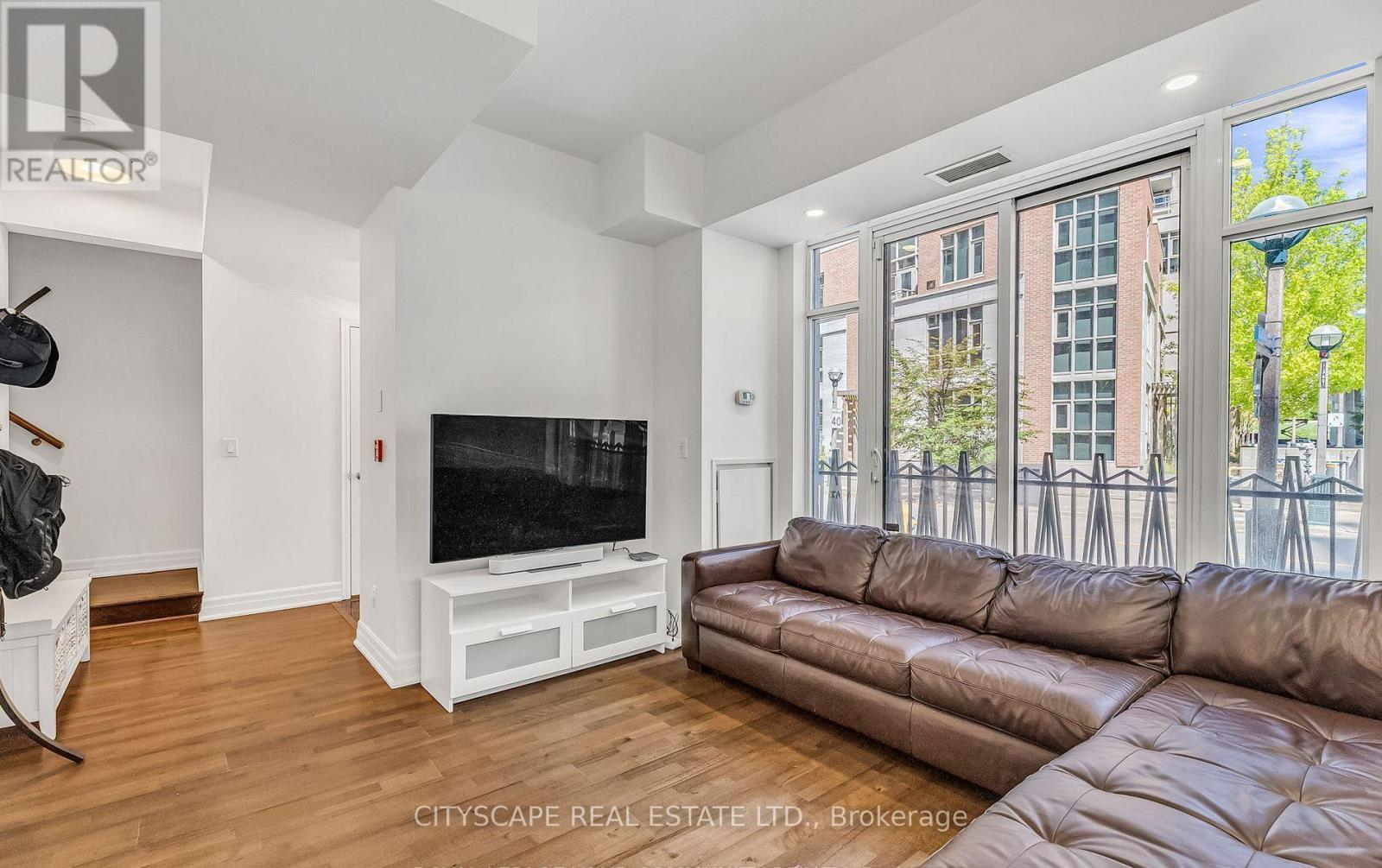 Th 7 - 81 Sloping Sky Mews, Toronto, Ontario  M5V 1P4 - Photo 11 - C12440580