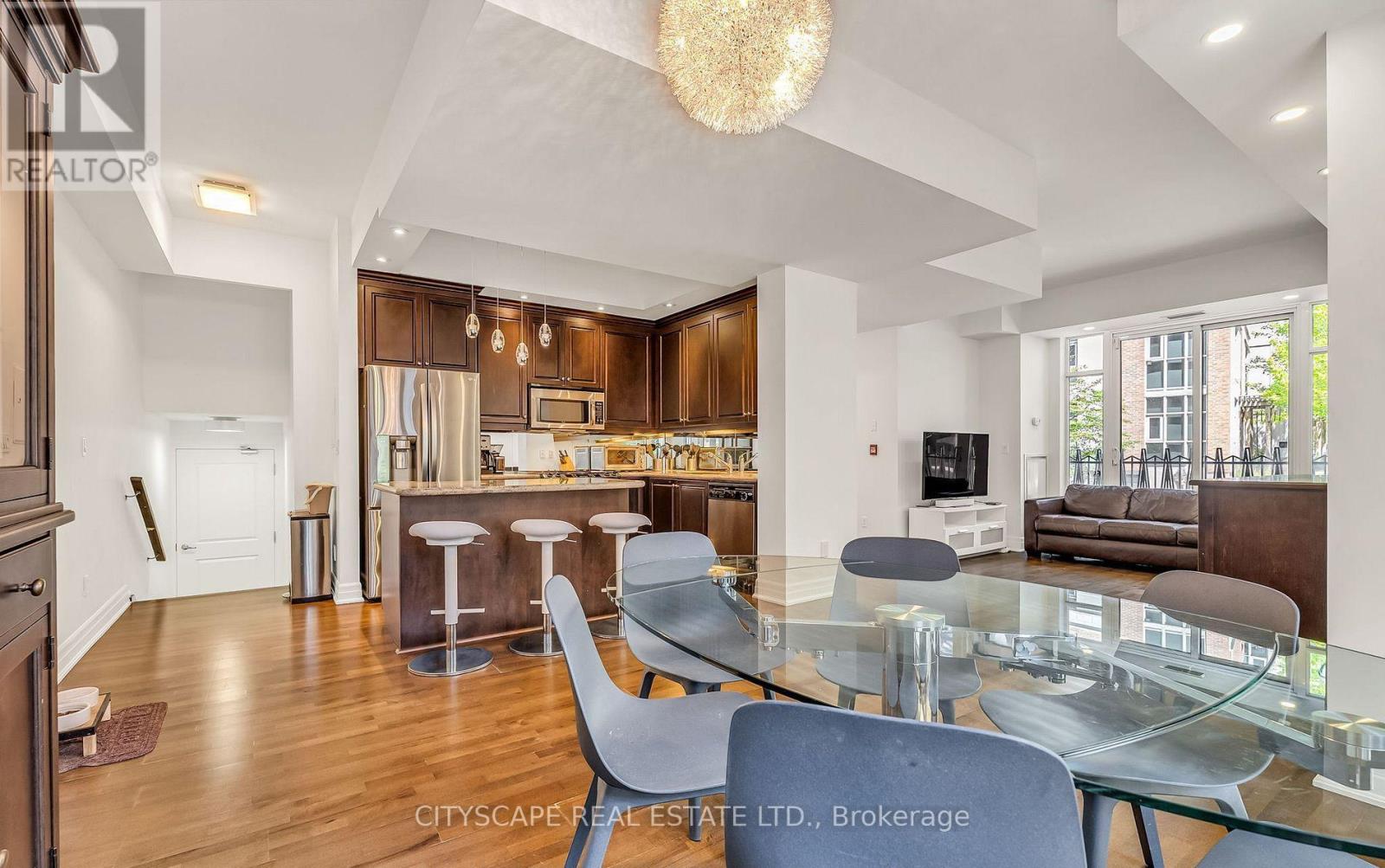 Th 7 - 81 Sloping Sky Mews, Toronto, Ontario  M5V 1P4 - Photo 14 - C12440580