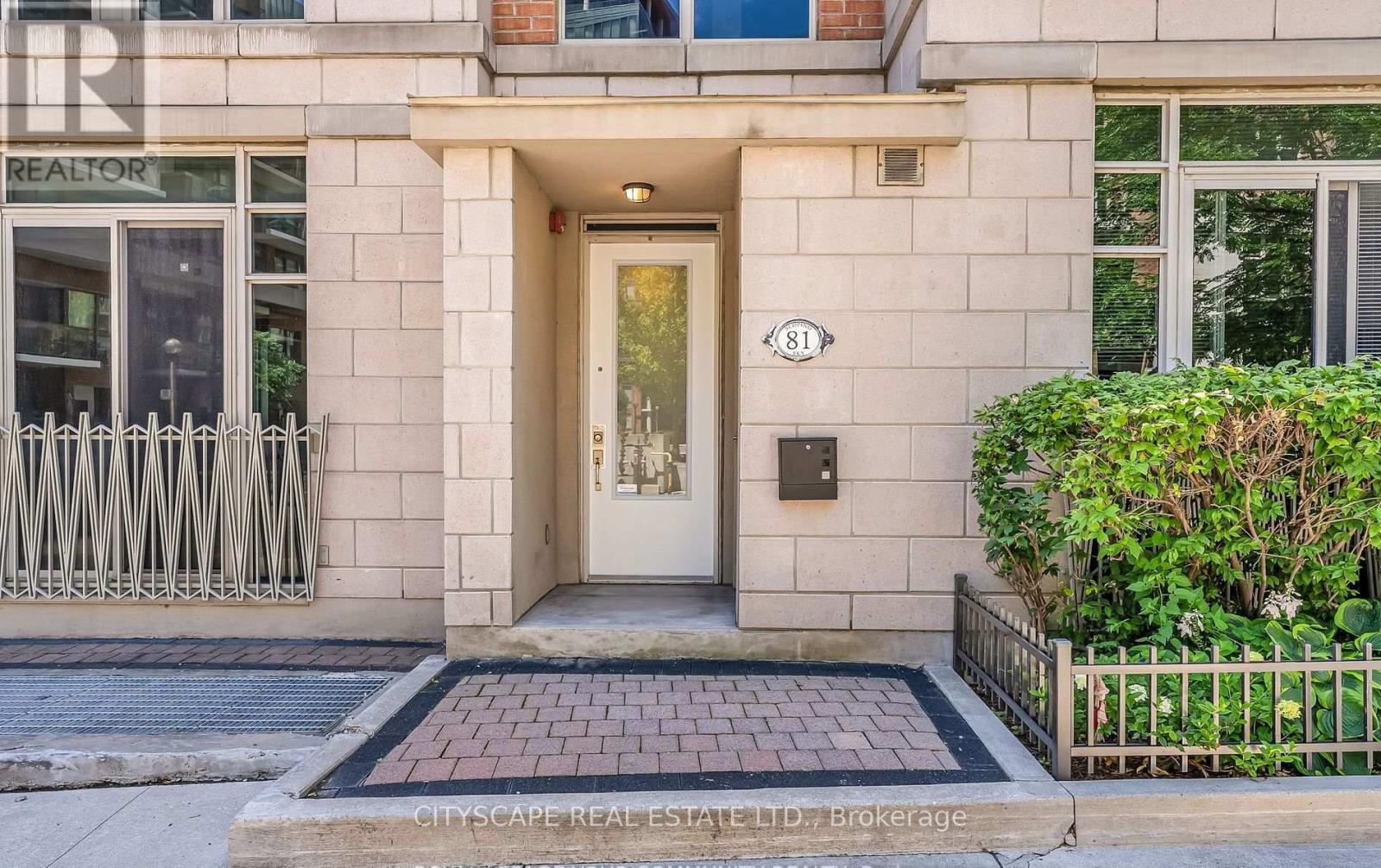 Th 7 - 81 Sloping Sky Mews, Toronto, Ontario  M5V 1P4 - Photo 3 - C12440580
