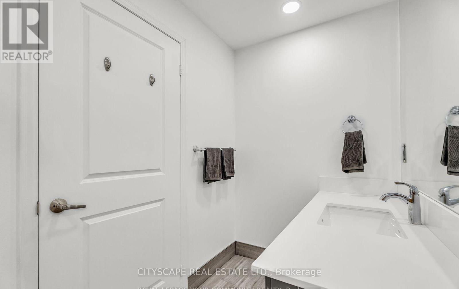 Th 7 - 81 Sloping Sky Mews, Toronto, Ontario  M5V 1P4 - Photo 31 - C12440580