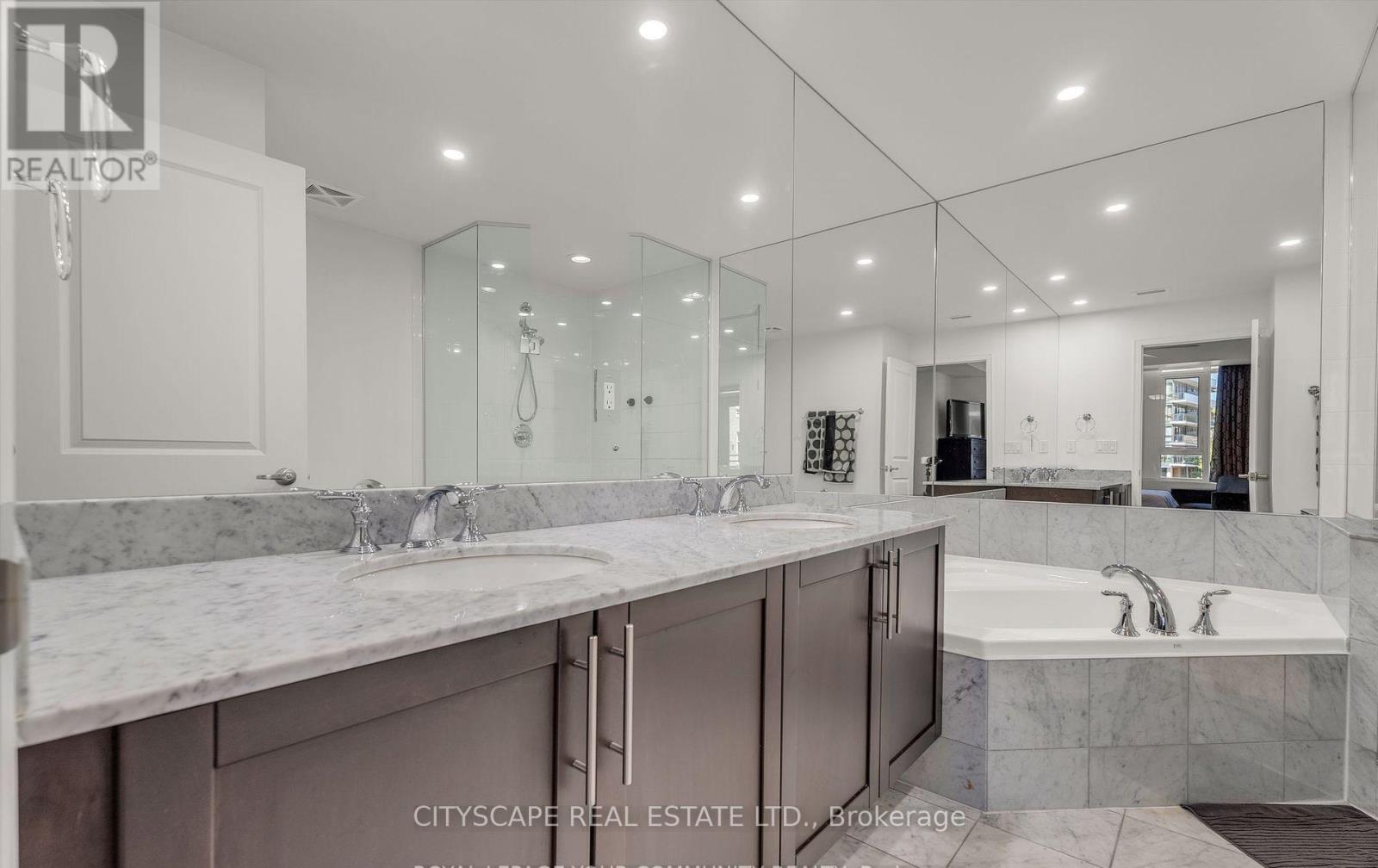 Th 7 - 81 Sloping Sky Mews, Toronto, Ontario  M5V 1P4 - Photo 41 - C12440580