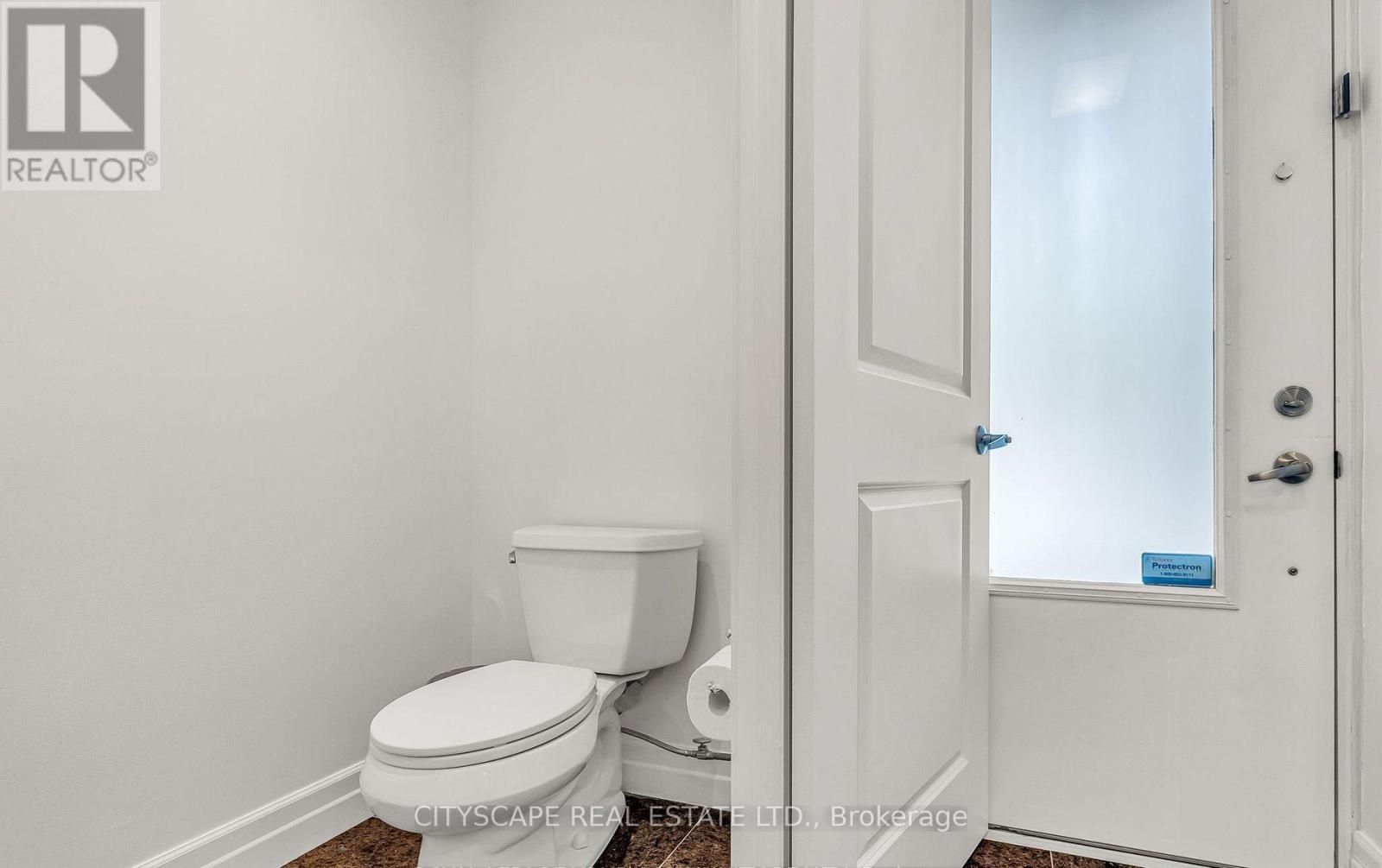 Th 7 - 81 Sloping Sky Mews, Toronto, Ontario  M5V 1P4 - Photo 6 - C12440580