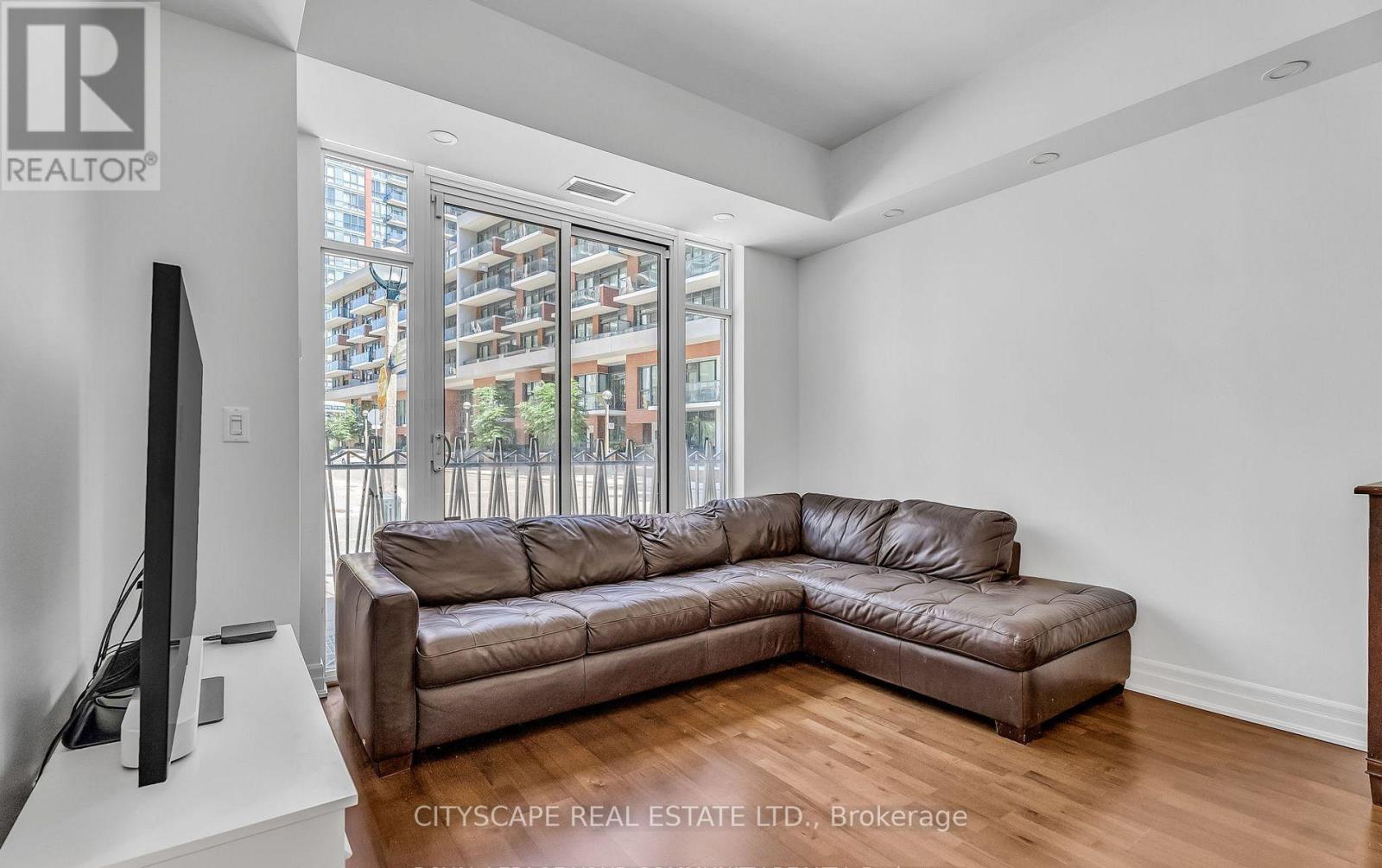 Th 7 - 81 Sloping Sky Mews, Toronto, Ontario  M5V 1P4 - Photo 8 - C12440580
