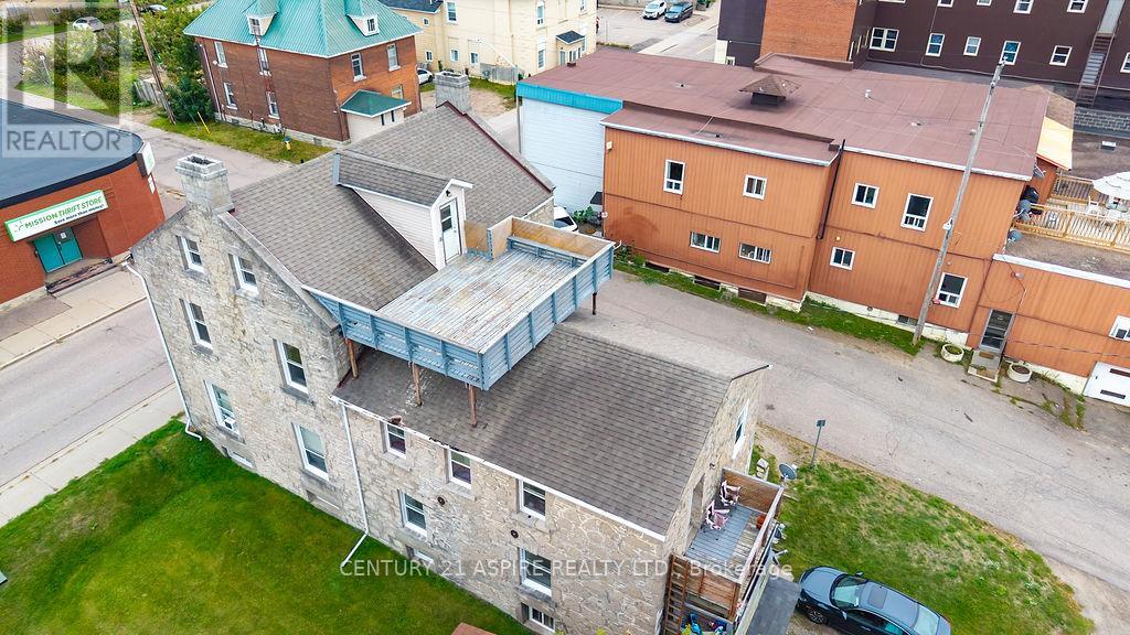 156 Mackay Street, Pembroke, Ontario  K8A 1B9 - Photo 3 - X12440611