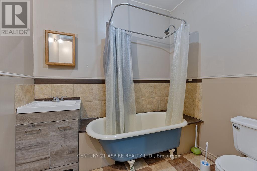 156 Mackay Street, Pembroke, Ontario  K8A 1B9 - Photo 9 - X12440611