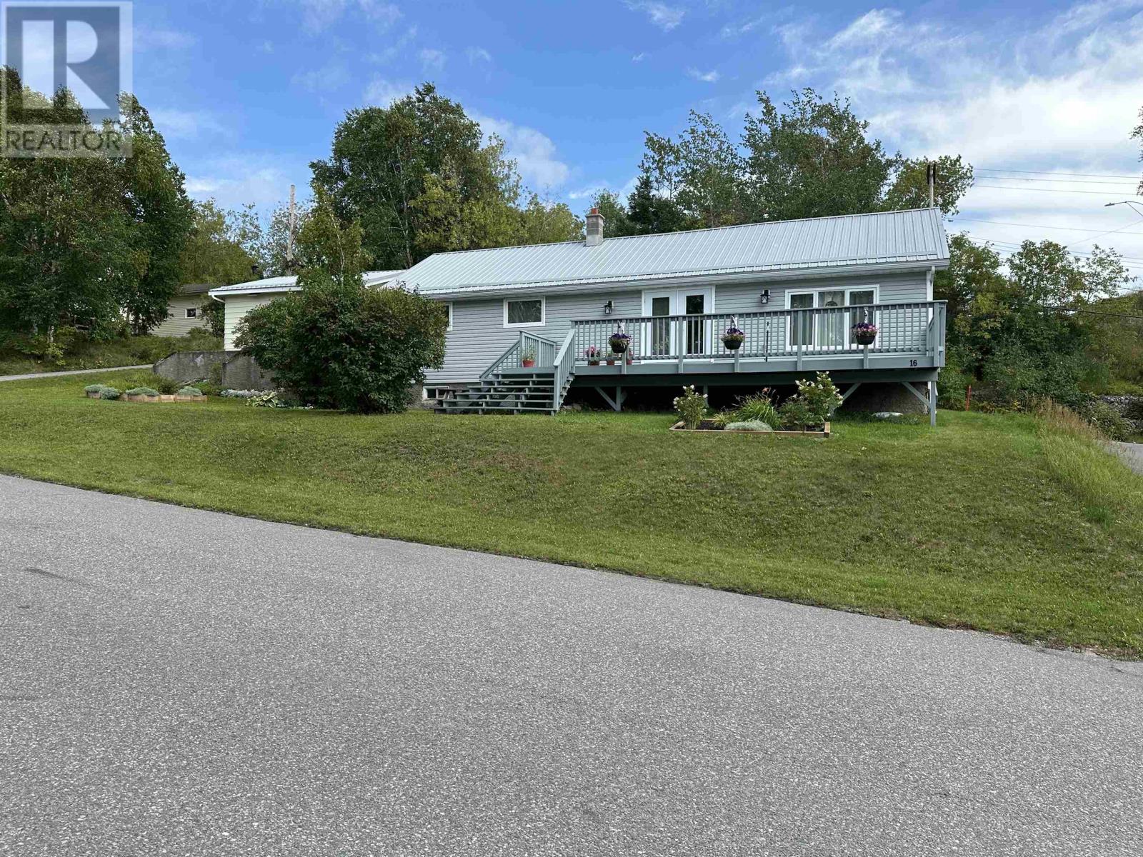 16 Lakeview Avenue, Cochenour, Ontario  P0V 1L0 - Photo 2 - TB253107