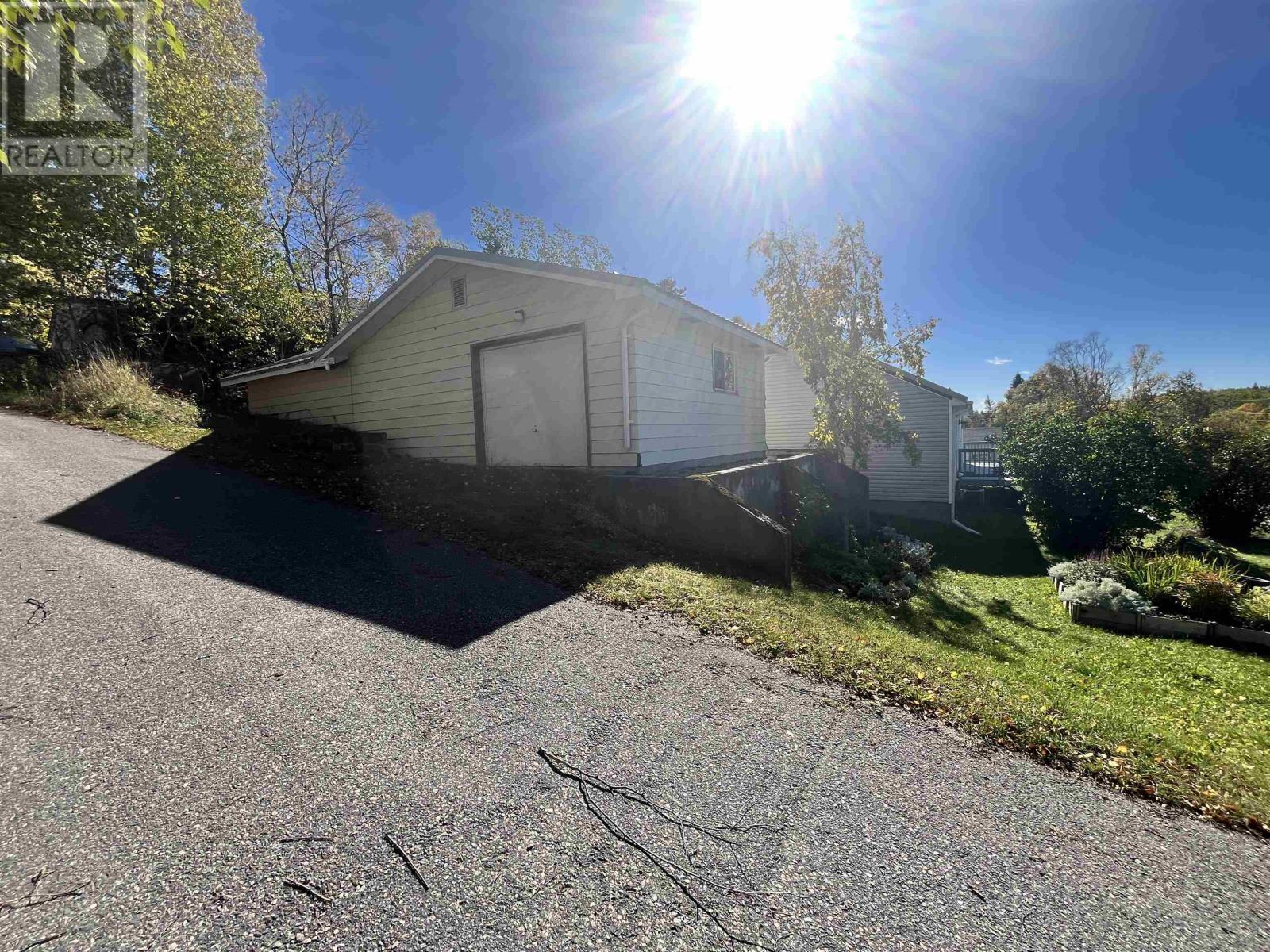 16 Lakeview Avenue, Cochenour, Ontario  P0V 1L0 - Photo 8 - TB253107