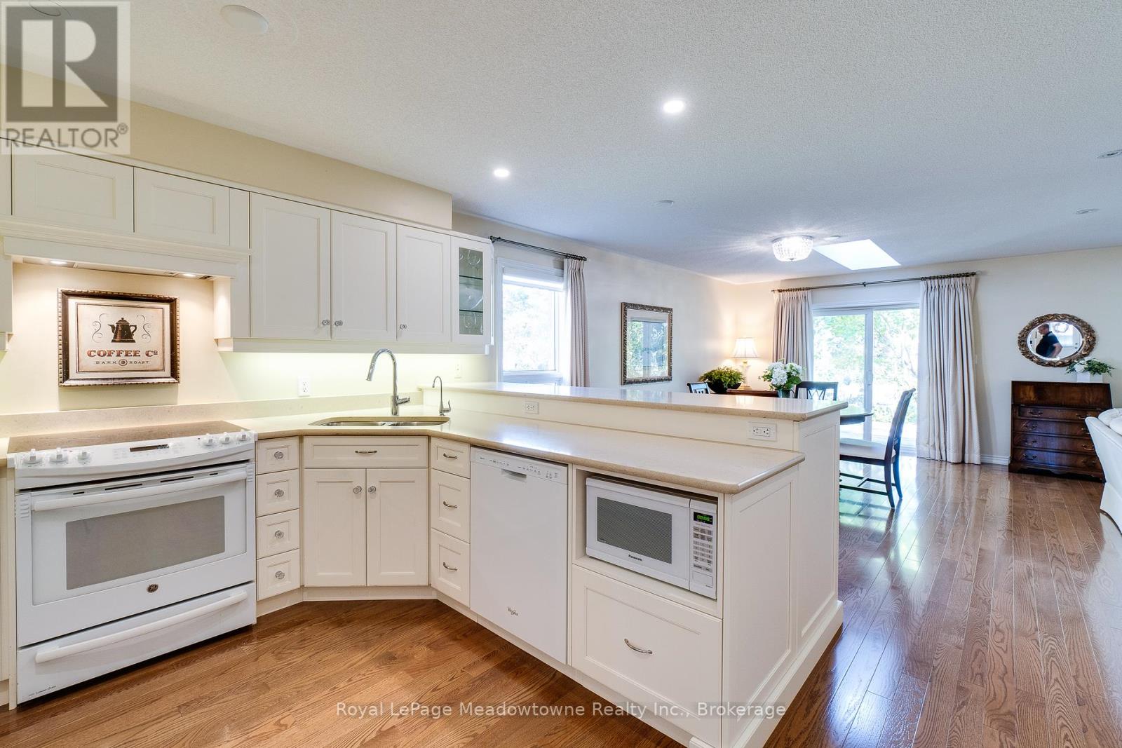 20 Arbordale Walk, Guelph, Ontario  N1C 4X7 - Photo 23 - X12440627