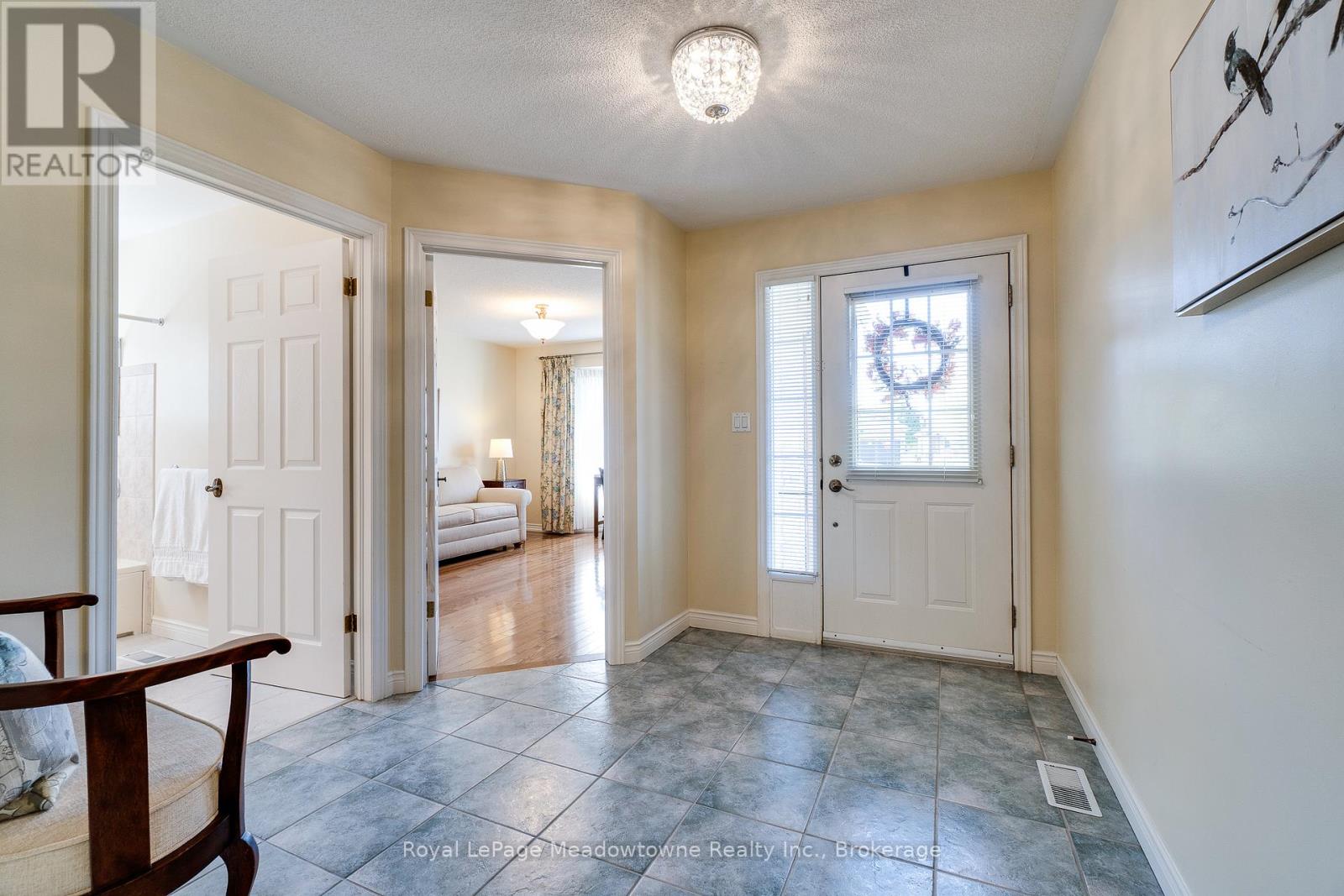 20 Arbordale Walk, Guelph, Ontario  N1C 4X7 - Photo 3 - X12440627