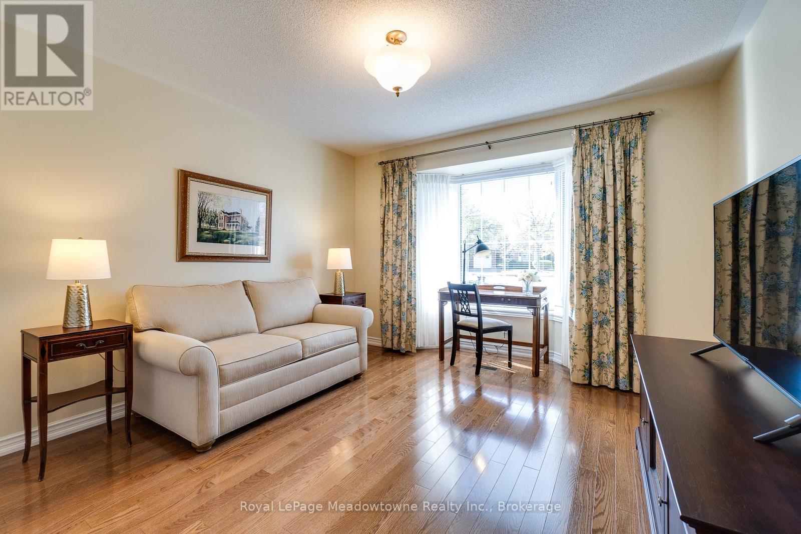 20 Arbordale Walk, Guelph, Ontario  N1C 4X7 - Photo 5 - X12440627