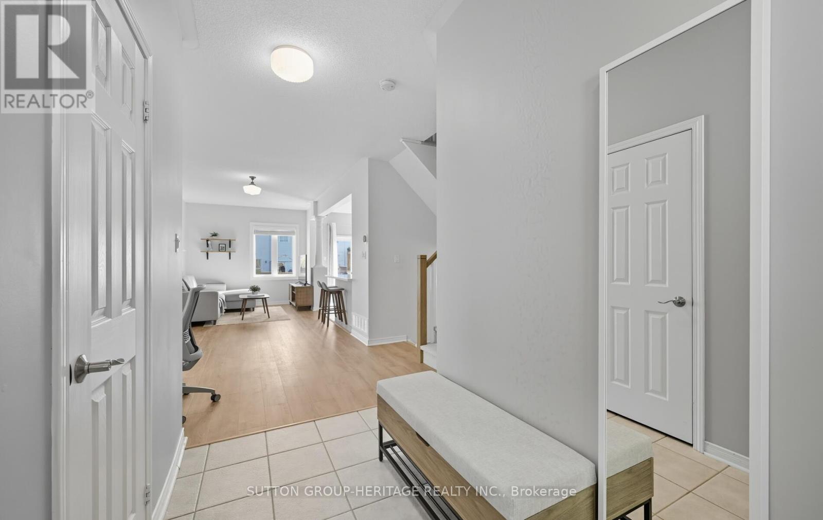 9 Bliss Court, Whitby, Ontario  L1N 9V5 - Photo 3 - E12440472