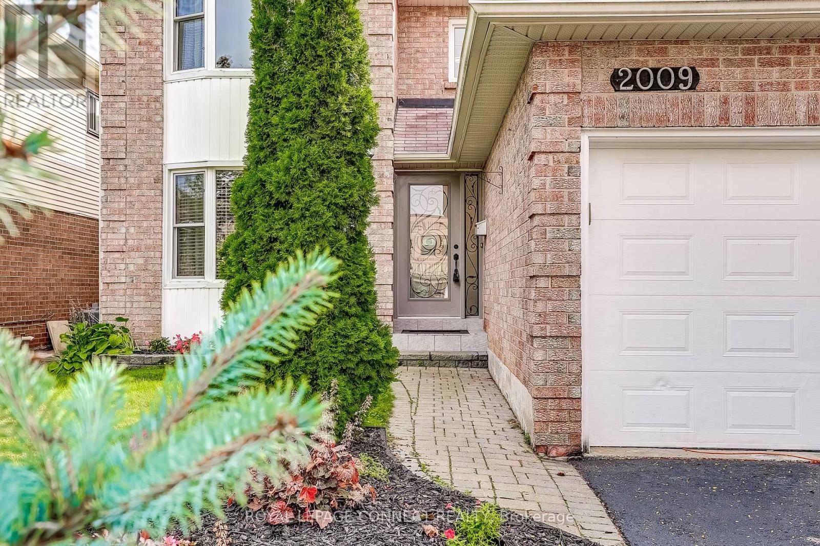 2009 Bushmill Street, Pickering (Liverpool), Ontario  L1X 1C8 - Photo 3 - E12440526