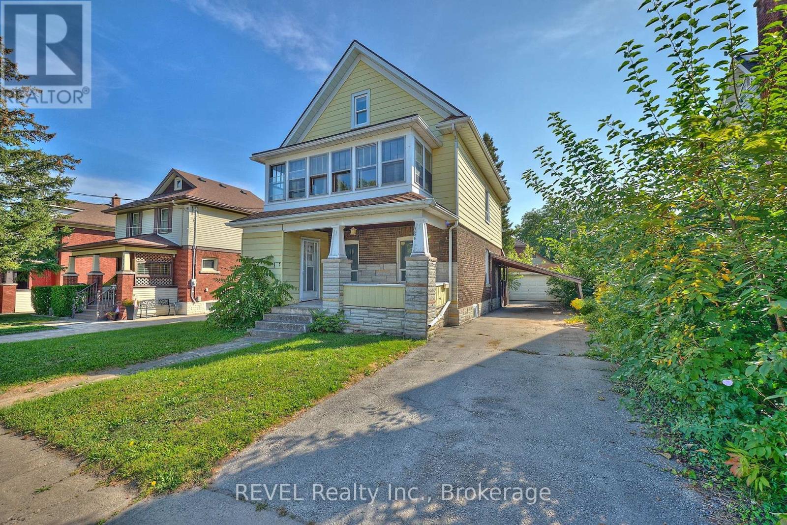 5806 Prince Edward Avenue, Niagara Falls (Hospital), Ontario  L2G 5J3 - Photo 1 - X12440604