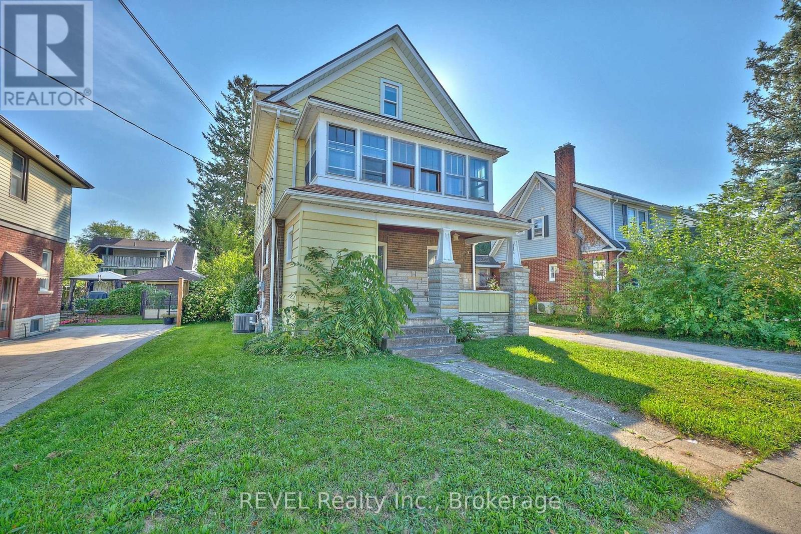 5806 Prince Edward Avenue, Niagara Falls (Hospital), Ontario  L2G 5J3 - Photo 2 - X12440604