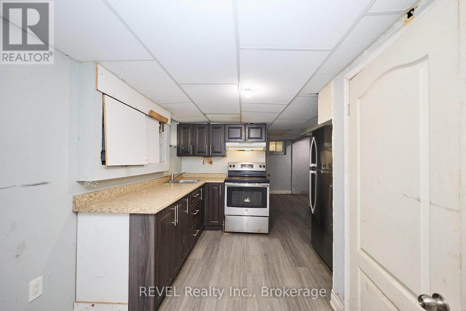 5806 Prince Edward Avenue, Niagara Falls (Hospital), Ontario  L2G 5J3 - Photo 34 - X12440604