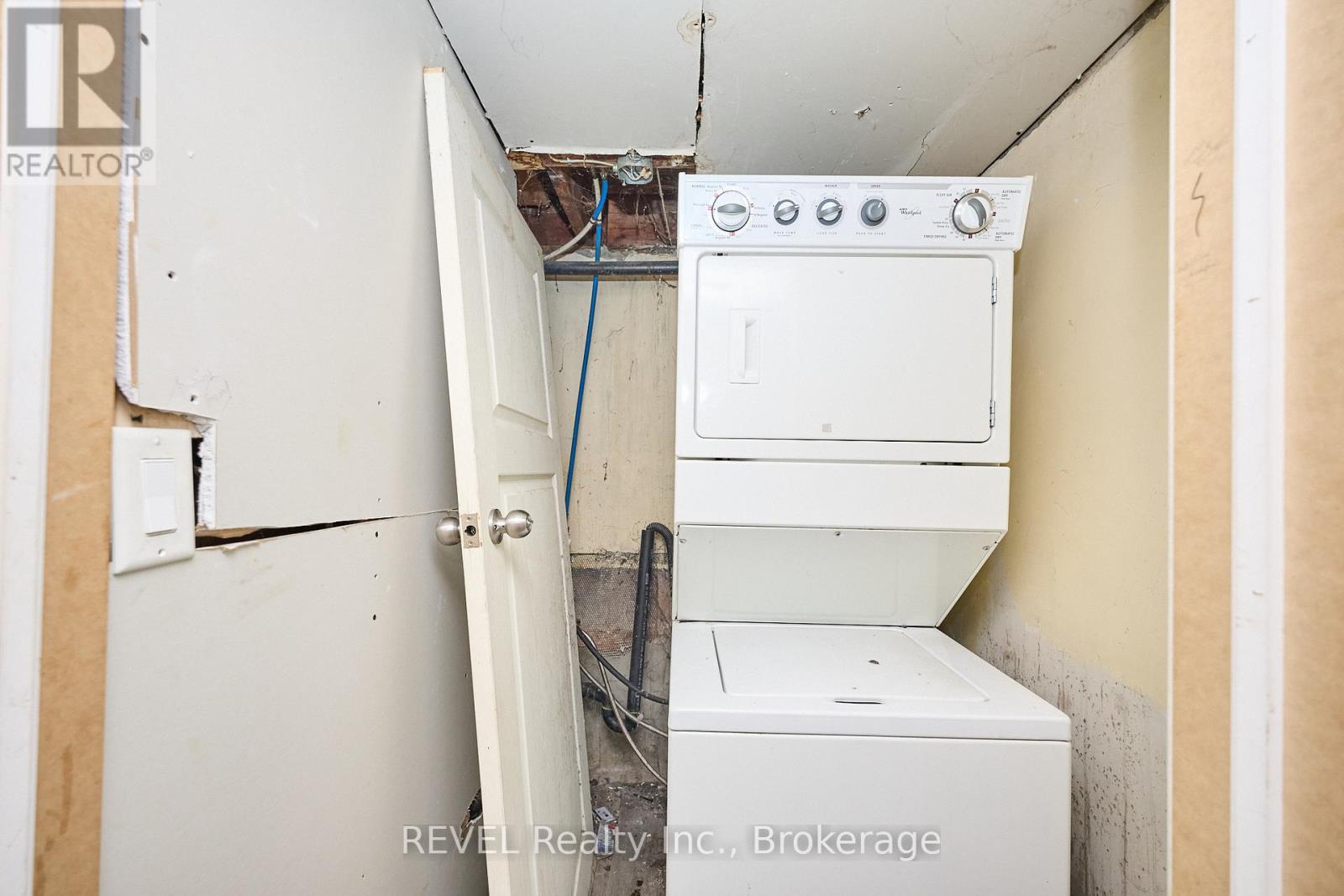 5806 Prince Edward Avenue, Niagara Falls (Hospital), Ontario  L2G 5J3 - Photo 39 - X12440604