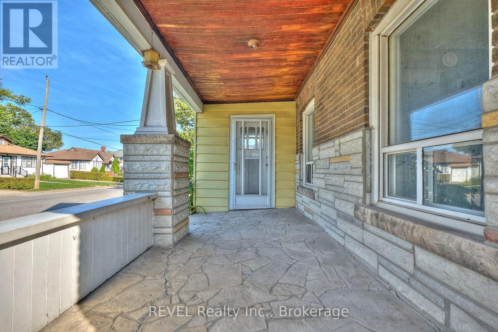 5806 Prince Edward Avenue, Niagara Falls (Hospital), Ontario  L2G 5J3 - Photo 5 - X12440604