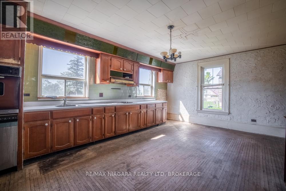 2295 Centre Street, Thorold (Port Robinson), Ontario  L0S 1A0 - Photo 10 - X12440642