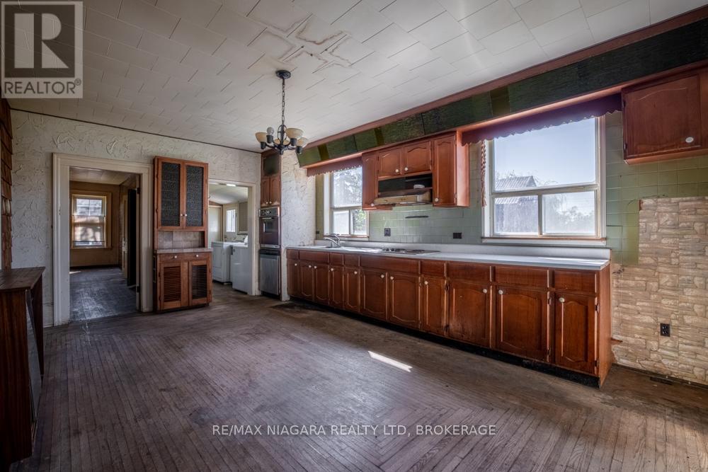 2295 Centre Street, Thorold (Port Robinson), Ontario  L0S 1A0 - Photo 8 - X12440642