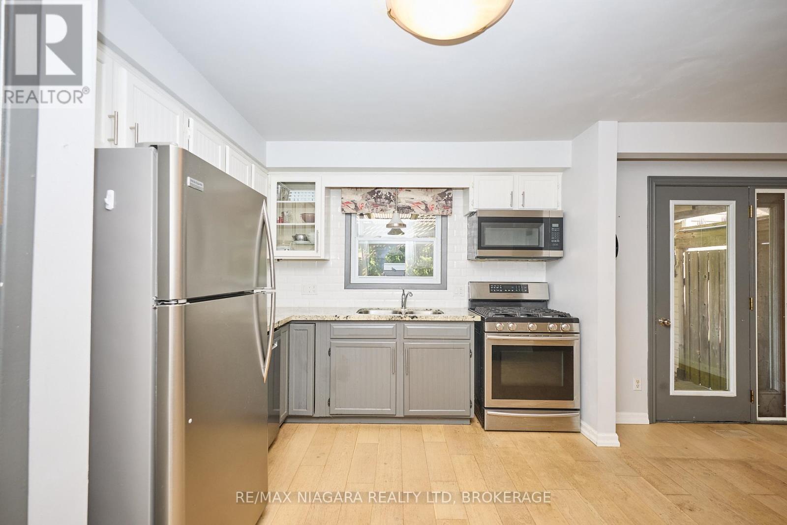 68 Acadia Crescent, St. Catharines (Secord Woods), Ontario  L2P 1H8 - Photo 10 - X12440654