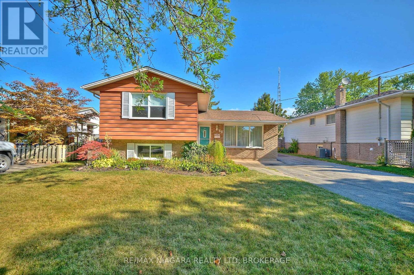 68 Acadia Crescent, St. Catharines (Secord Woods), Ontario  L2P 1H8 - Photo 2 - X12440654