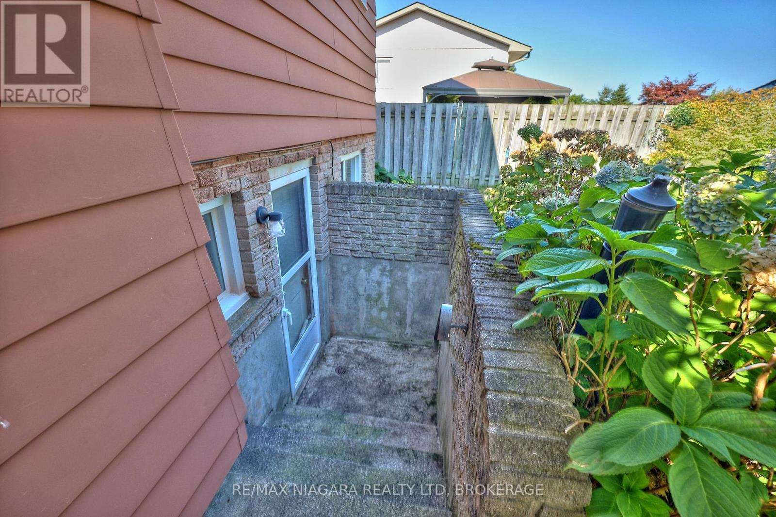 68 Acadia Crescent, St. Catharines (Secord Woods), Ontario  L2P 1H8 - Photo 22 - X12440654