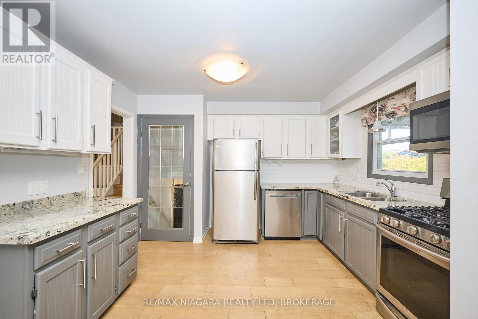 68 Acadia Crescent, St. Catharines (Secord Woods), Ontario  L2P 1H8 - Photo 9 - X12440654