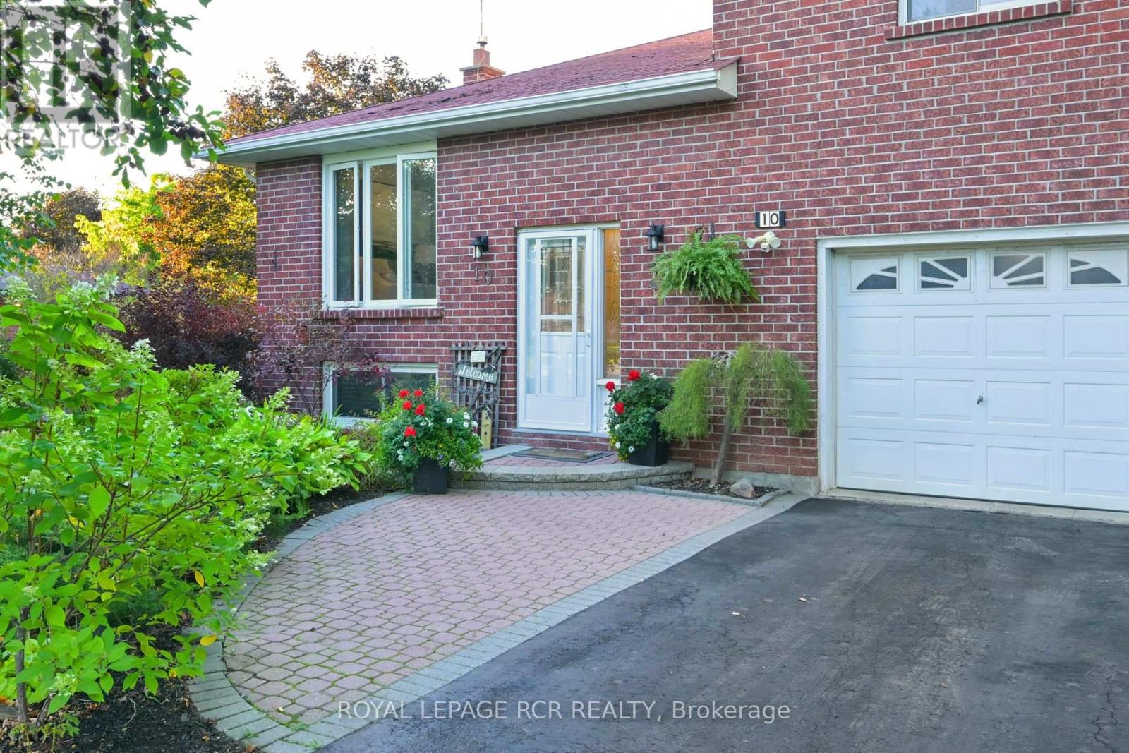 10 Joseph Street, Adjala-Tosorontio, Ontario  L0G 1L0 - Photo 3 - N12440423