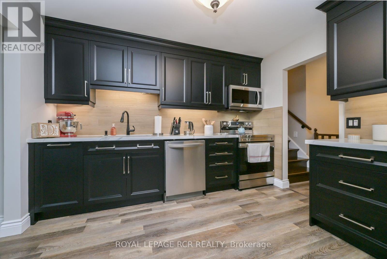 10 Joseph Street, Adjala-Tosorontio, Ontario  L0G 1L0 - Photo 6 - N12440423