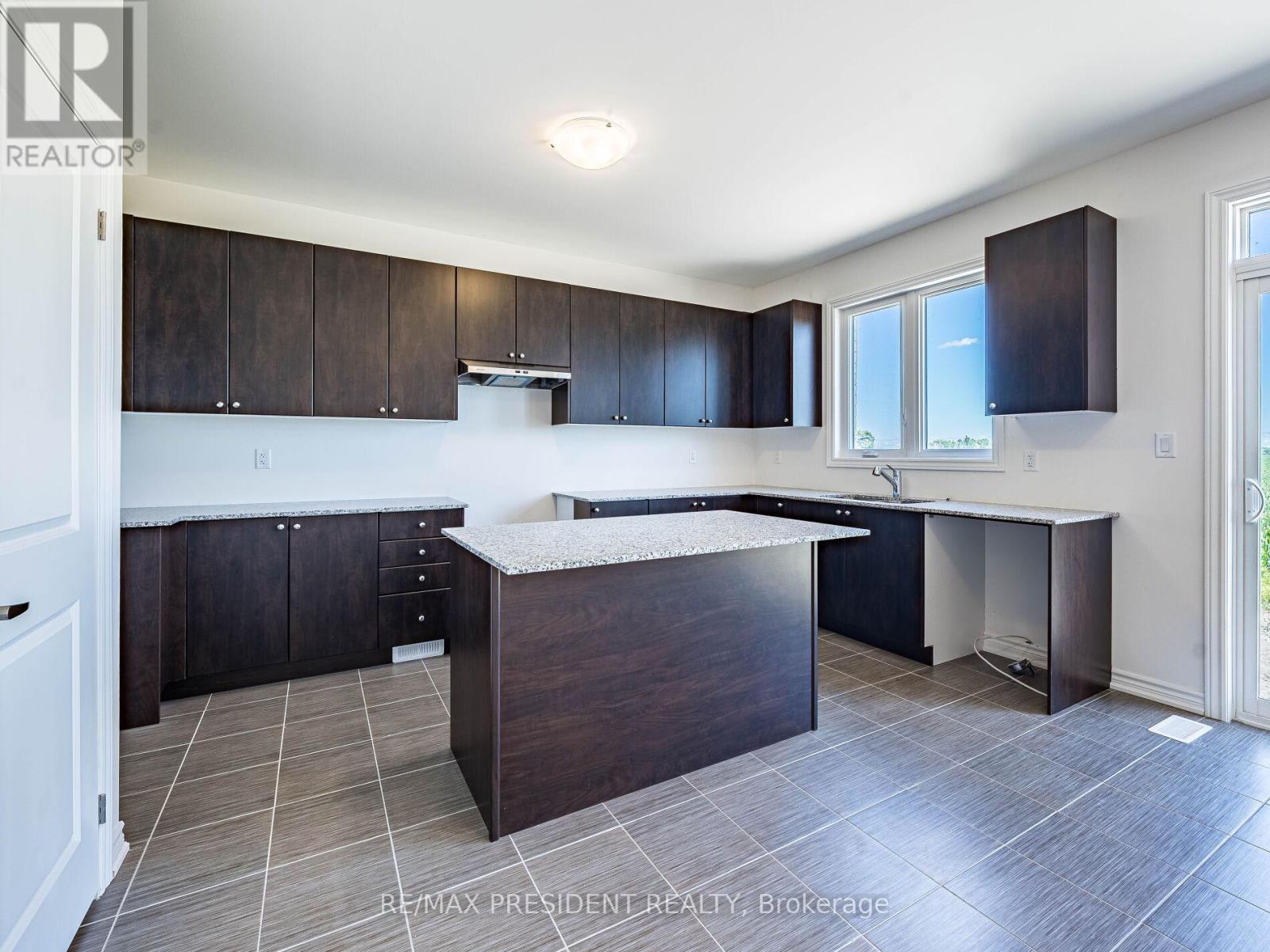 65 Brethet Heights, New Tecumseth, Ontario  L0G 1A0 - Photo 15 - N12440510