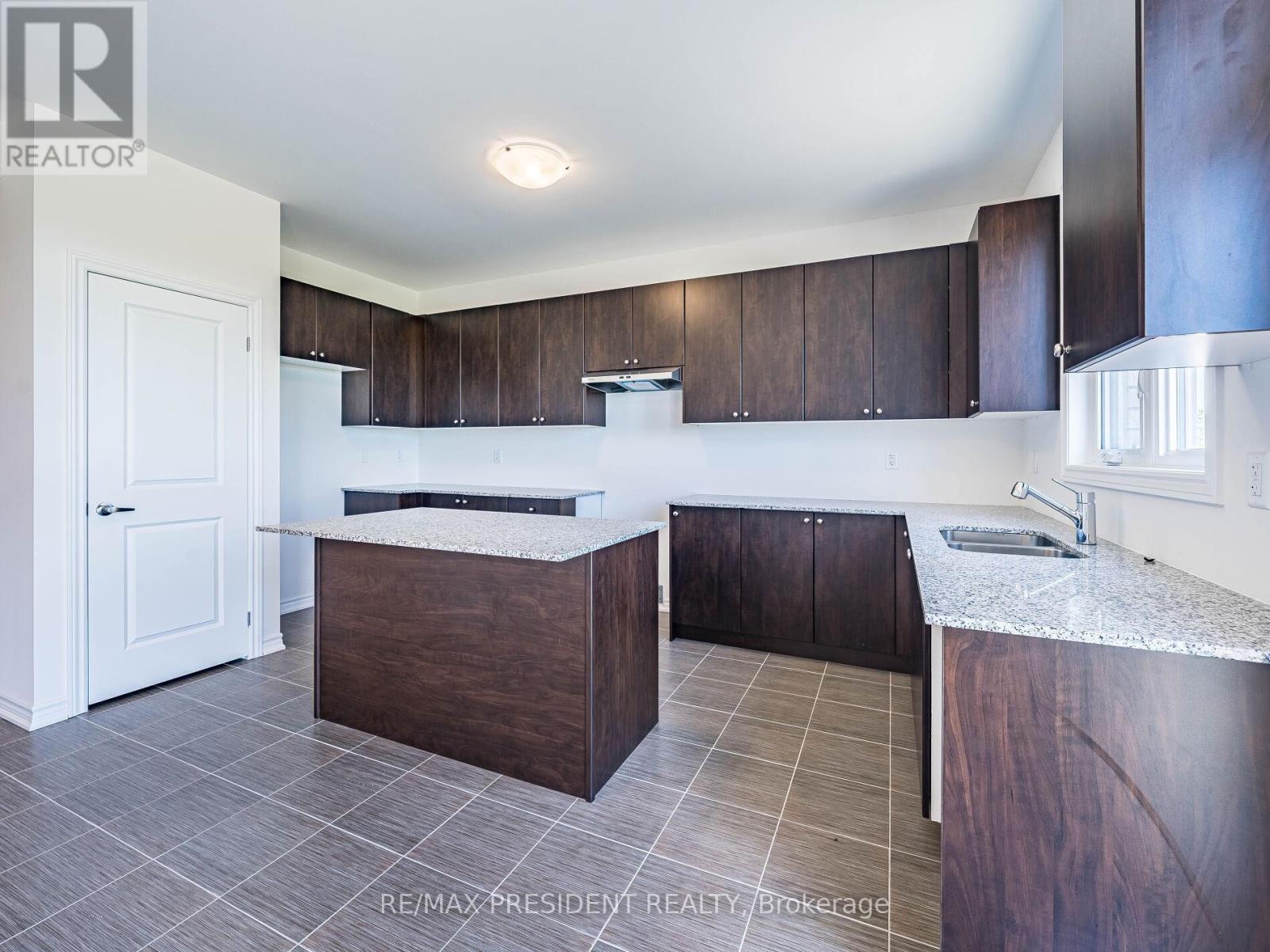 65 Brethet Heights, New Tecumseth, Ontario  L0G 1A0 - Photo 16 - N12440510
