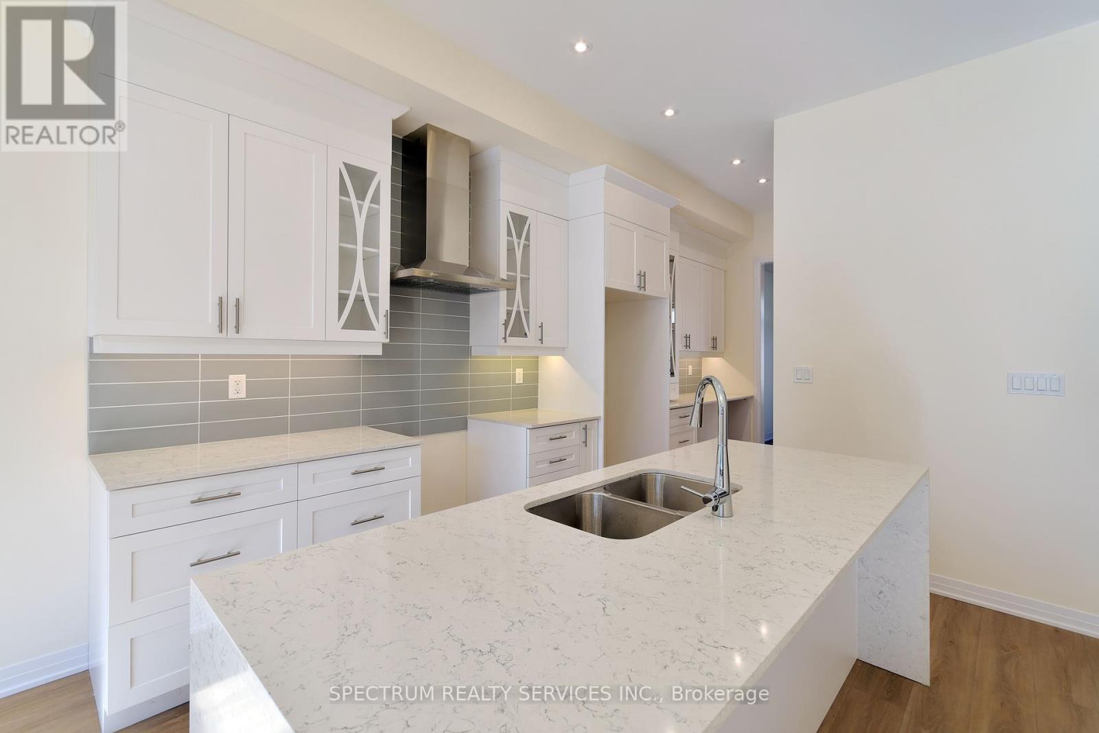 35 De La Roche Drive, Vaughan, Ontario  L4H 5G4 - Photo 11 - N12440563