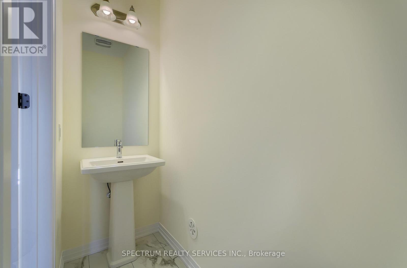 35 De La Roche Drive, Vaughan, Ontario  L4H 5G4 - Photo 18 - N12440563