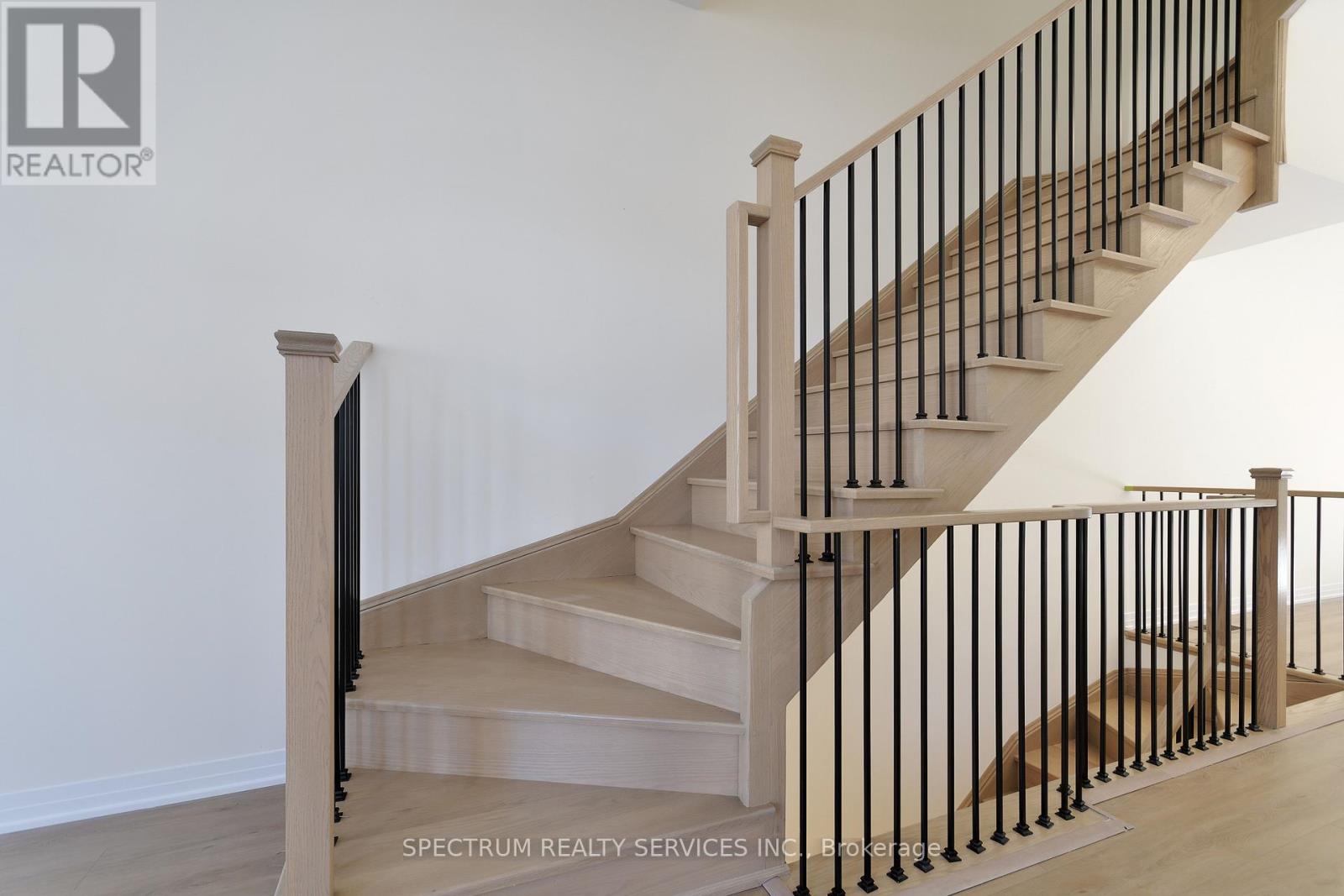 35 De La Roche Drive, Vaughan, Ontario  L4H 5G4 - Photo 19 - N12440563