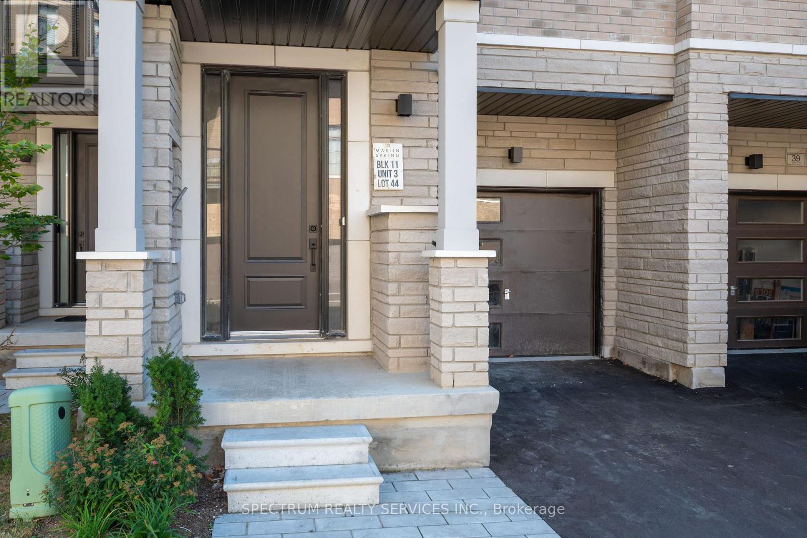 35 De La Roche Drive, Vaughan, Ontario  L4H 5G4 - Photo 3 - N12440563