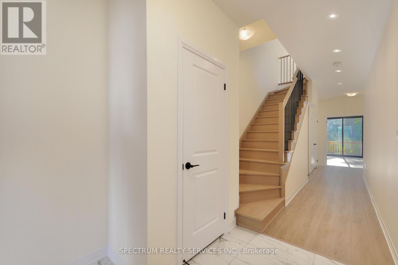 35 De La Roche Drive, Vaughan, Ontario  L4H 5G4 - Photo 7 - N12440563