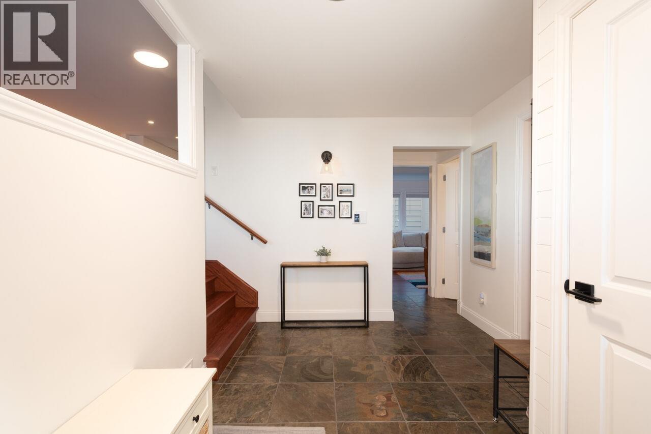 125 April Road, Port Moody, British Columbia  V3H 3M4 - Photo 4 - R3054527