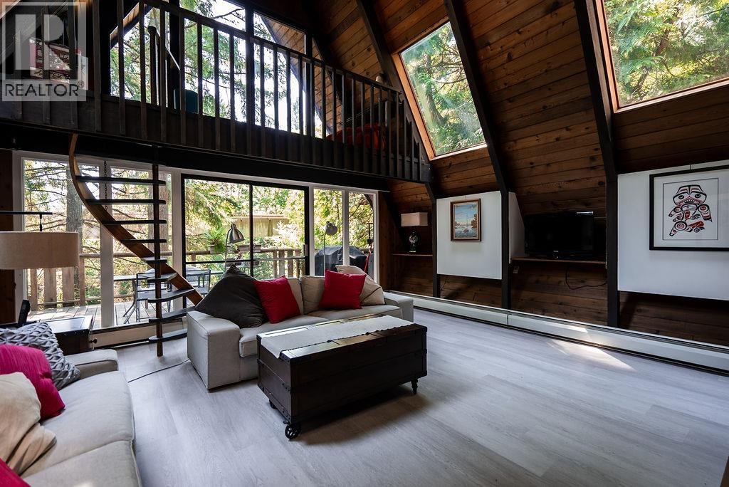 4402 Keith Road, West Vancouver, British Columbia  V7W 2M2 - Photo 2 - R3054528