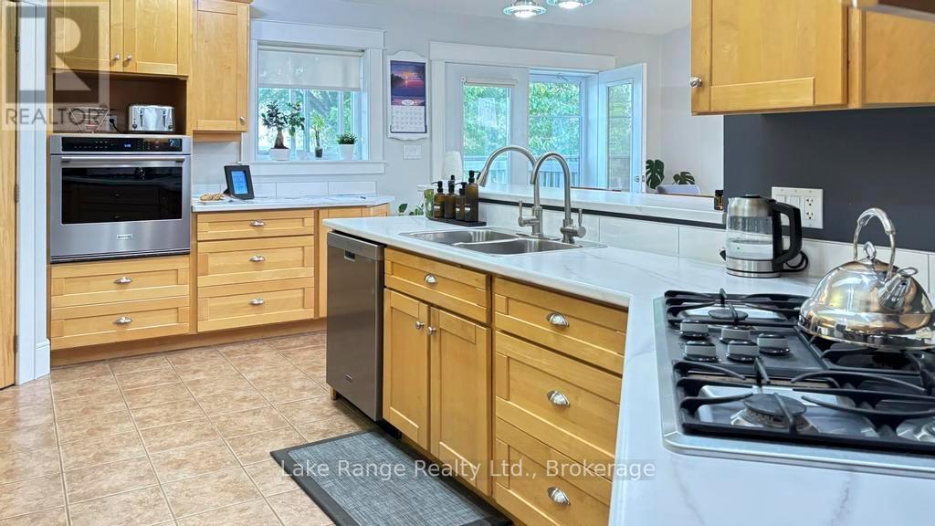 737 Lake Range Drive, Huron-Kinloss, Ontario  N2Z 0B3 - Photo 12 - X12037175