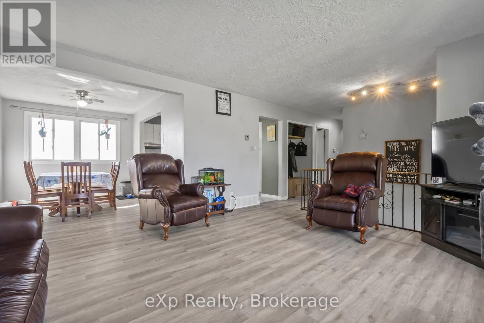 21 Fairview Drive, Arran-Elderslie, Ontario  N0G 1L0 - Photo 15 - X12430244