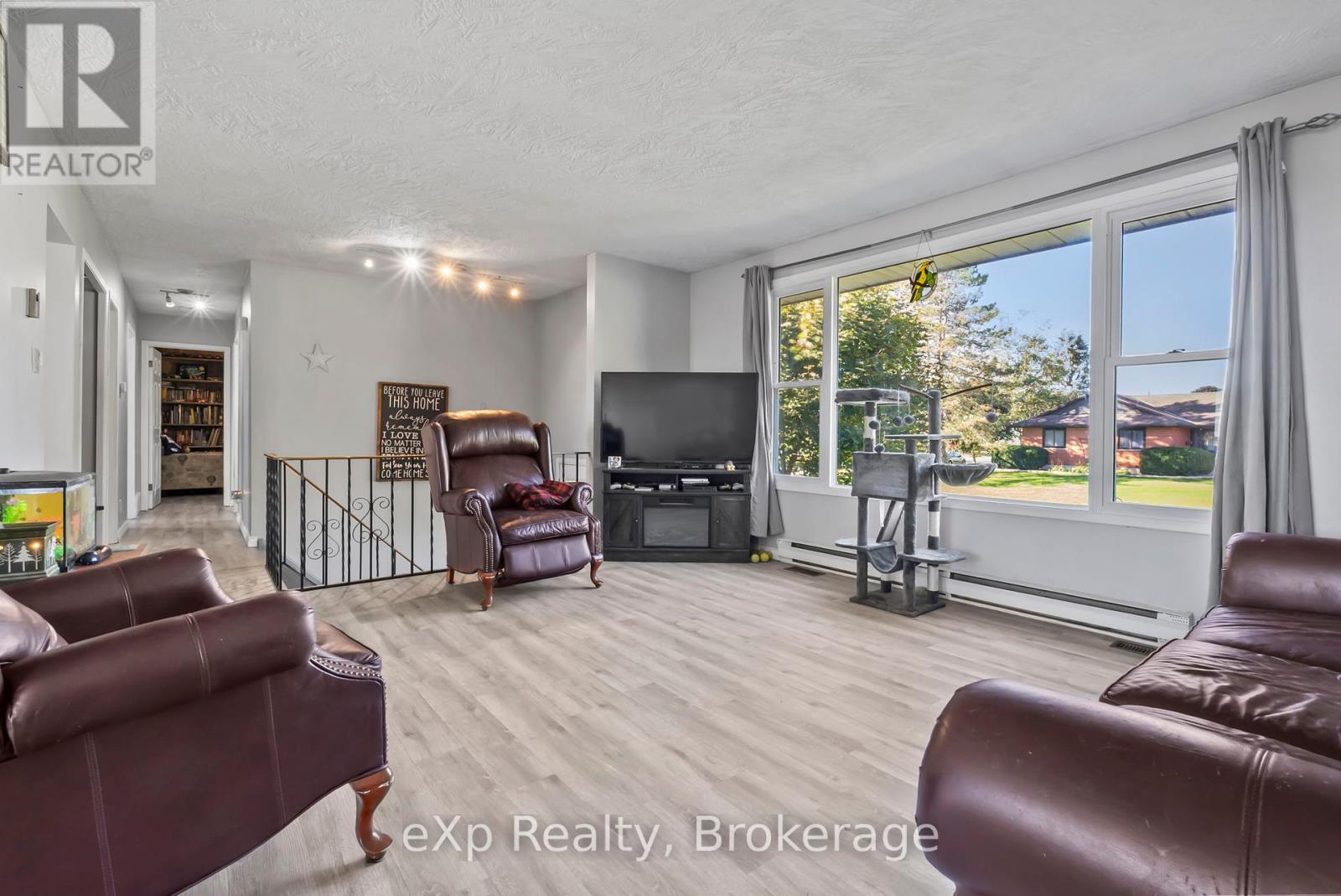 21 Fairview Drive, Arran-Elderslie, Ontario  N0G 1L0 - Photo 14 - X12430244
