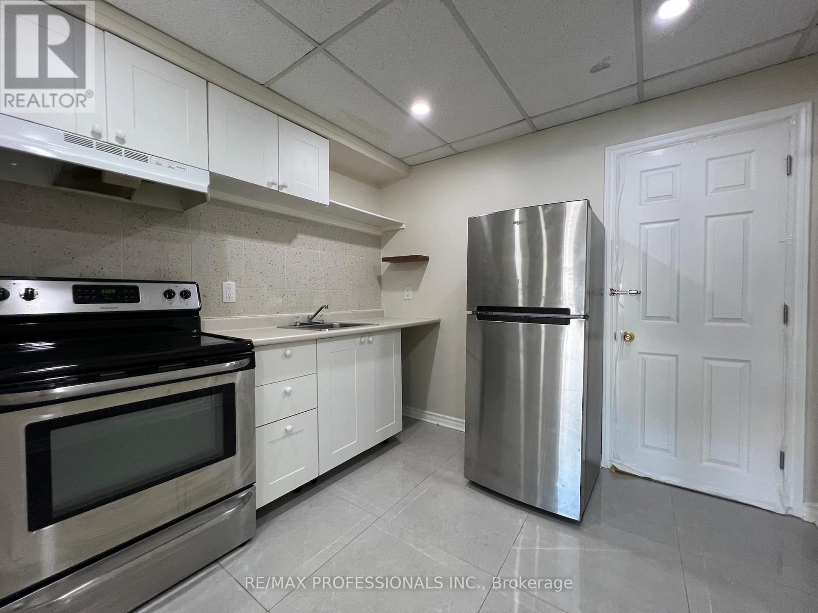 2a - 1185 St Clair Avenue, Toronto, Ontario  M6E 1B5 - Photo 11 - W12440405