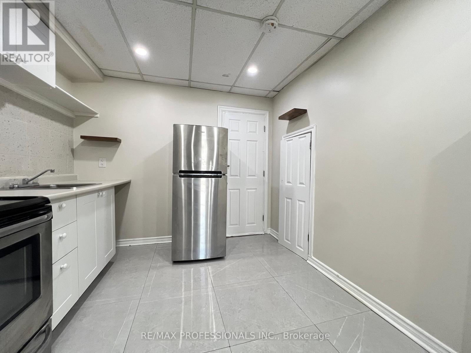 2a - 1185 St Clair Avenue, Toronto, Ontario  M6E 1B5 - Photo 4 - W12440405