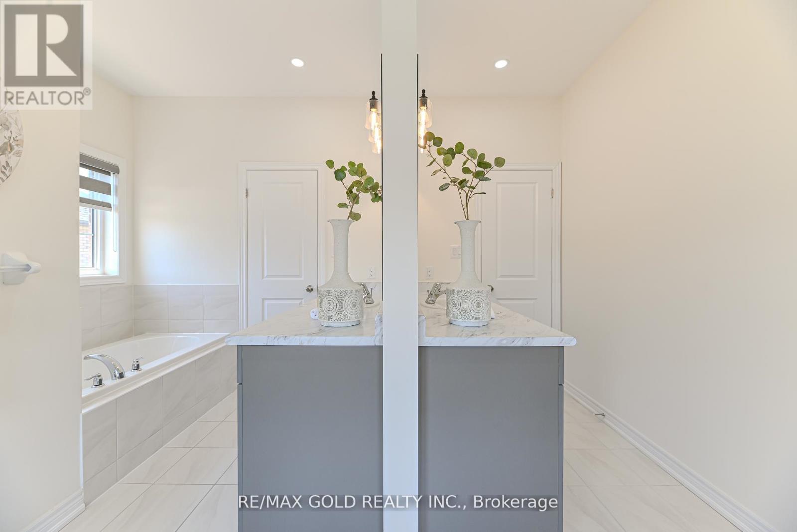 59 Cobriza Crescent, Brampton, Ontario  L7A 5A6 - Photo 18 - W12440406